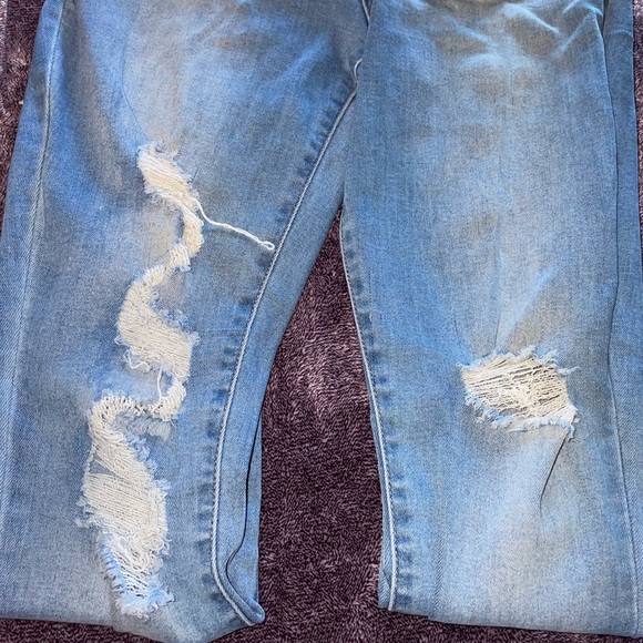 Raw hem distressed jeans size 9 - Picture 6 of 6